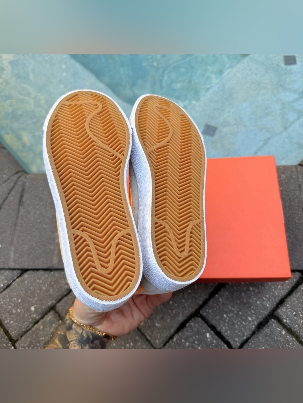 NIKE SB ZOOM BLAZER MID ‘SUMMIT WHITE LASER ORANGE’ 864349-110 5.5 WOMEN /4 MEN - Picture 4 of 5